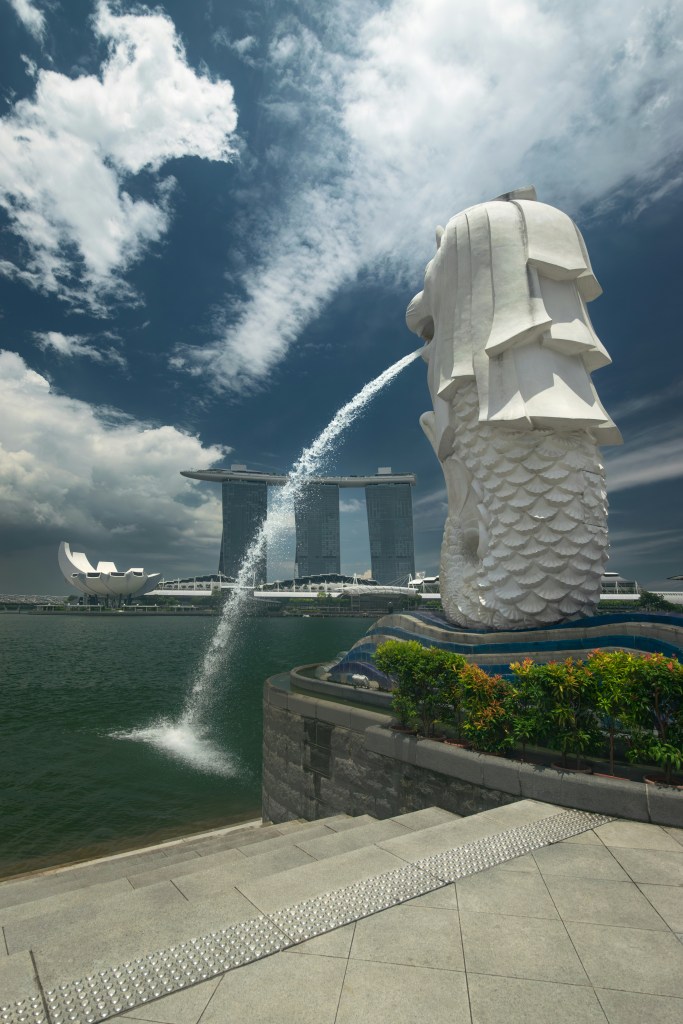 A photographic view of Singapore’s Merlion
